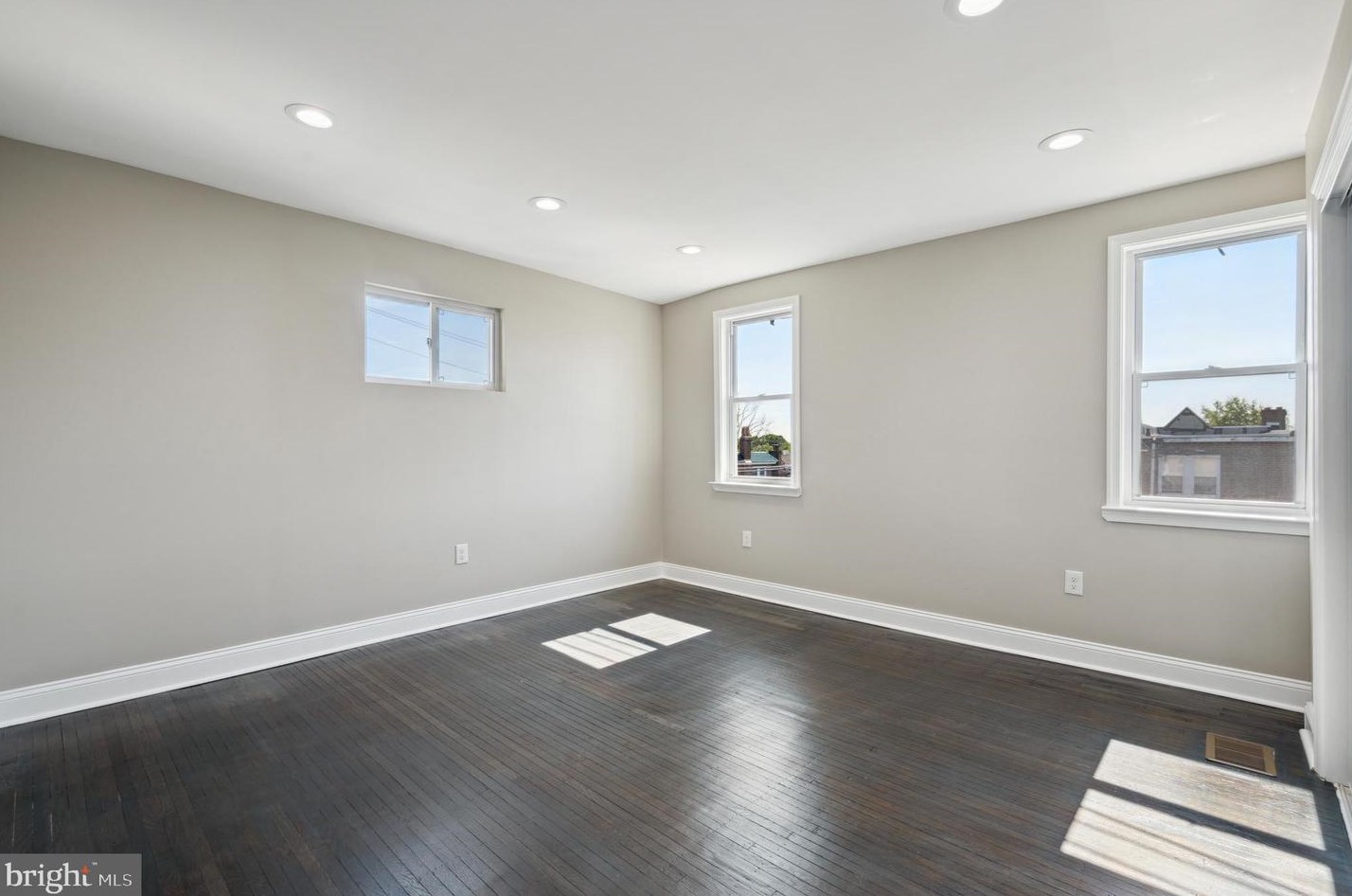 7365 Walnut Ln, Philadelphia PA  19138-1331 exterior