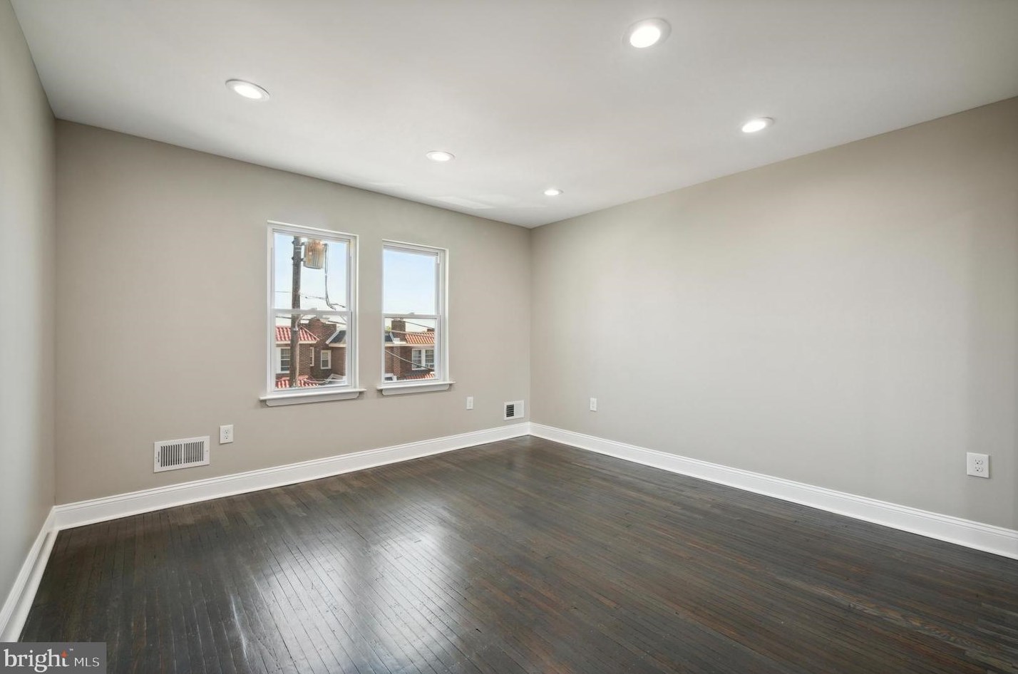 7365 Walnut Ln, Philadelphia PA  19138-1331 exterior