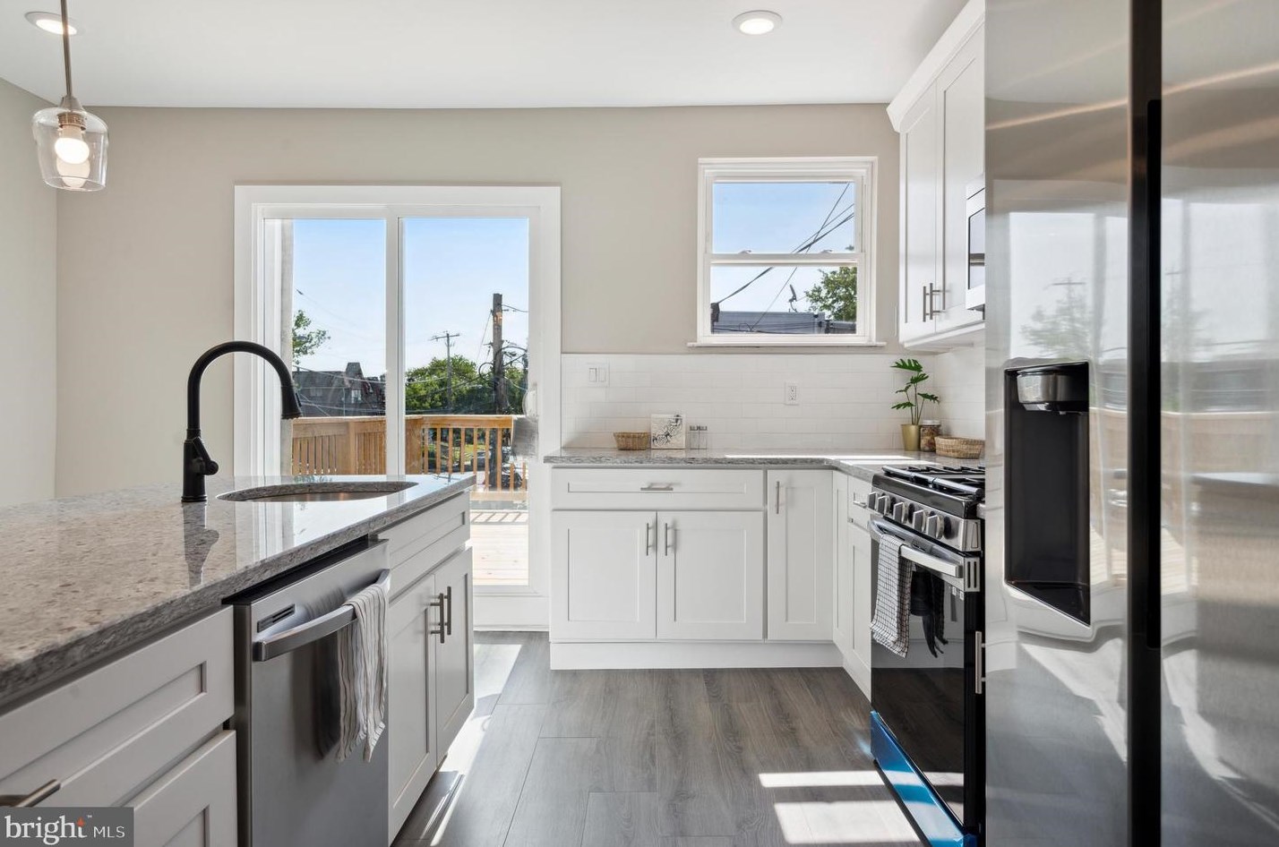 7365 Walnut Ln, Philadelphia PA  19138-1331 exterior