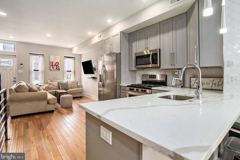 1306 25th St, Philadelphia PA 19121-4714 exterior