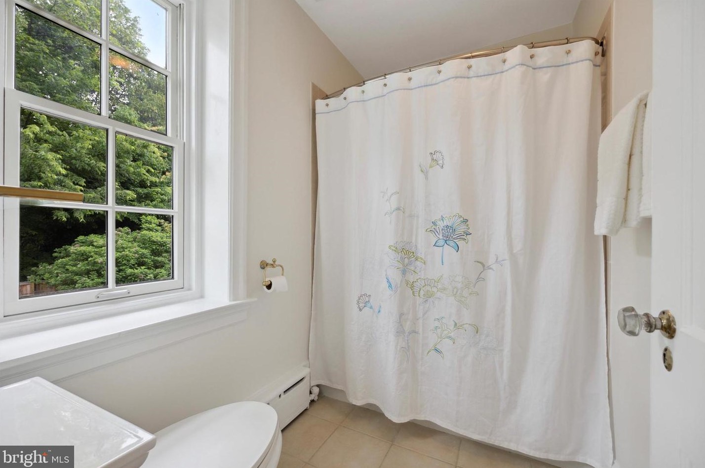 8713 Shawnee St, Philadelphia PA 19118-3804 exterior