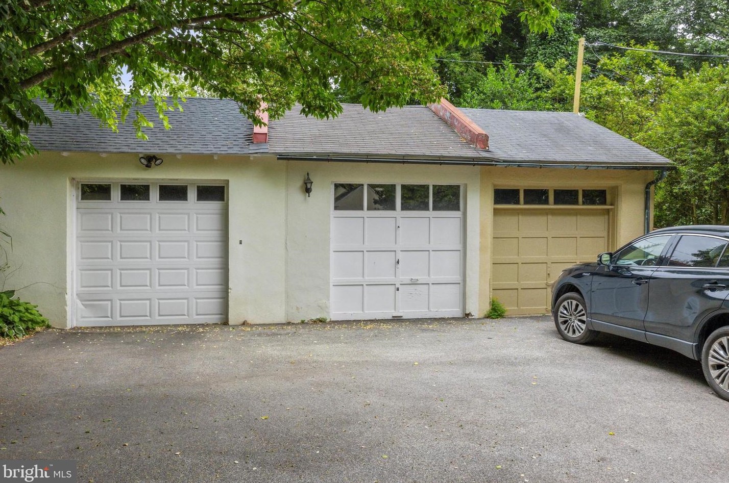 8713 Shawnee St, Philadelphia PA 19118-3804 exterior