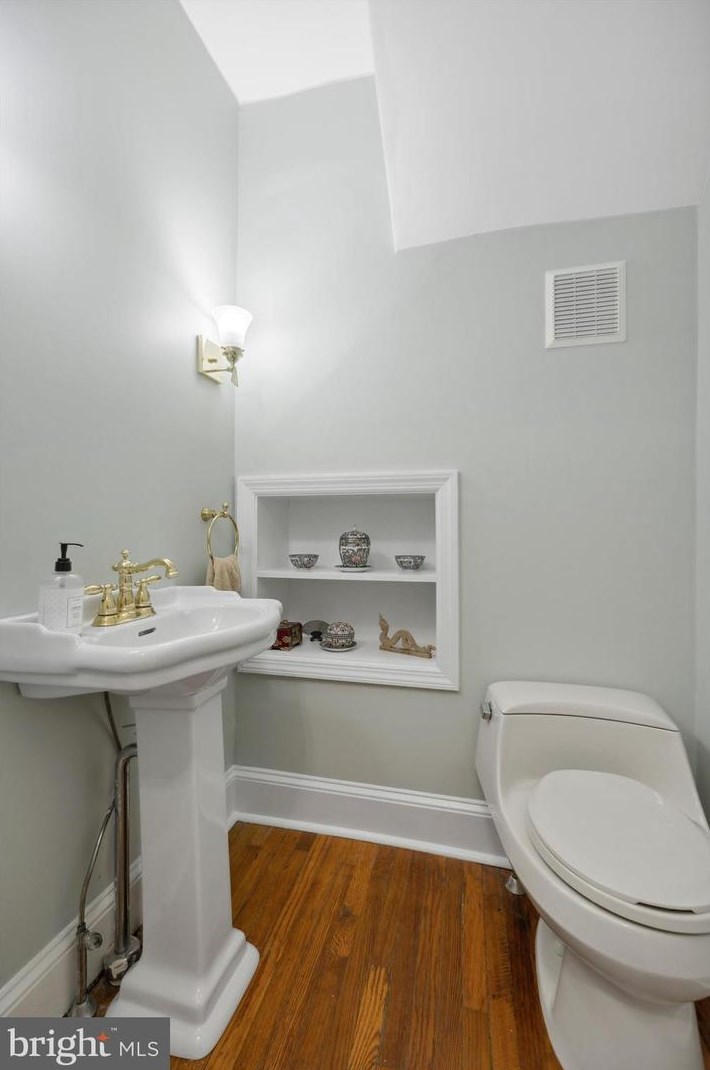 8713 Shawnee St, Philadelphia PA 19118-3804 exterior