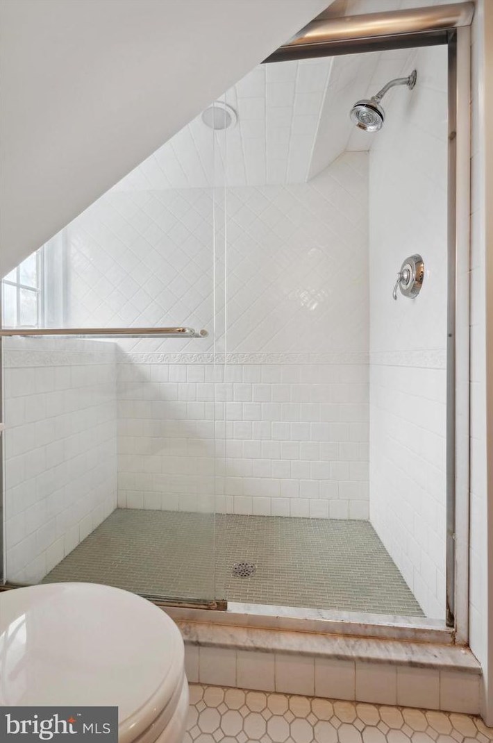 8713 Shawnee St, Philadelphia PA 19118-3804 exterior