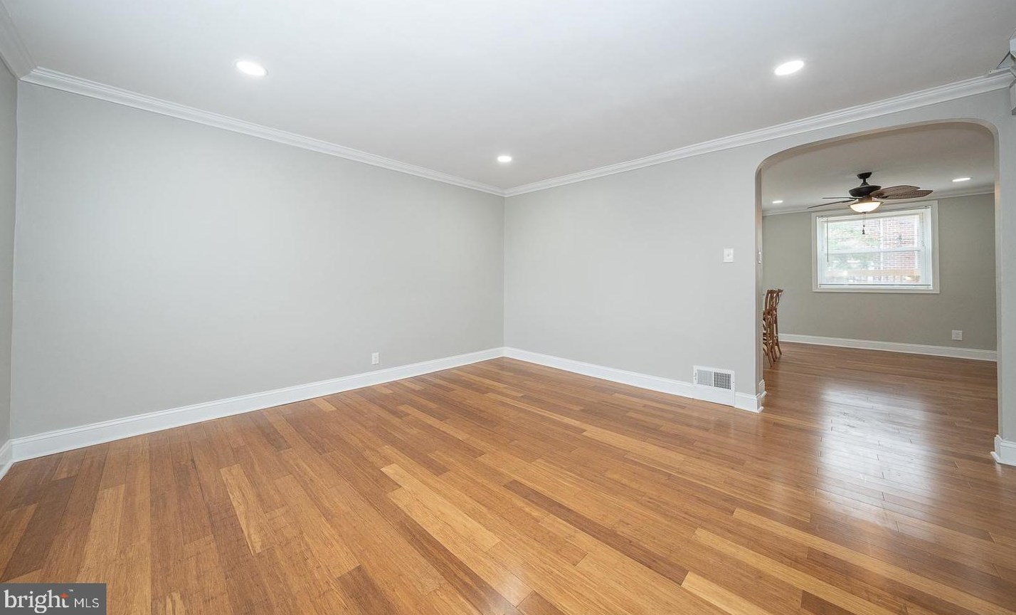 2436 75th St, Philadelphia, PA 19153-1327