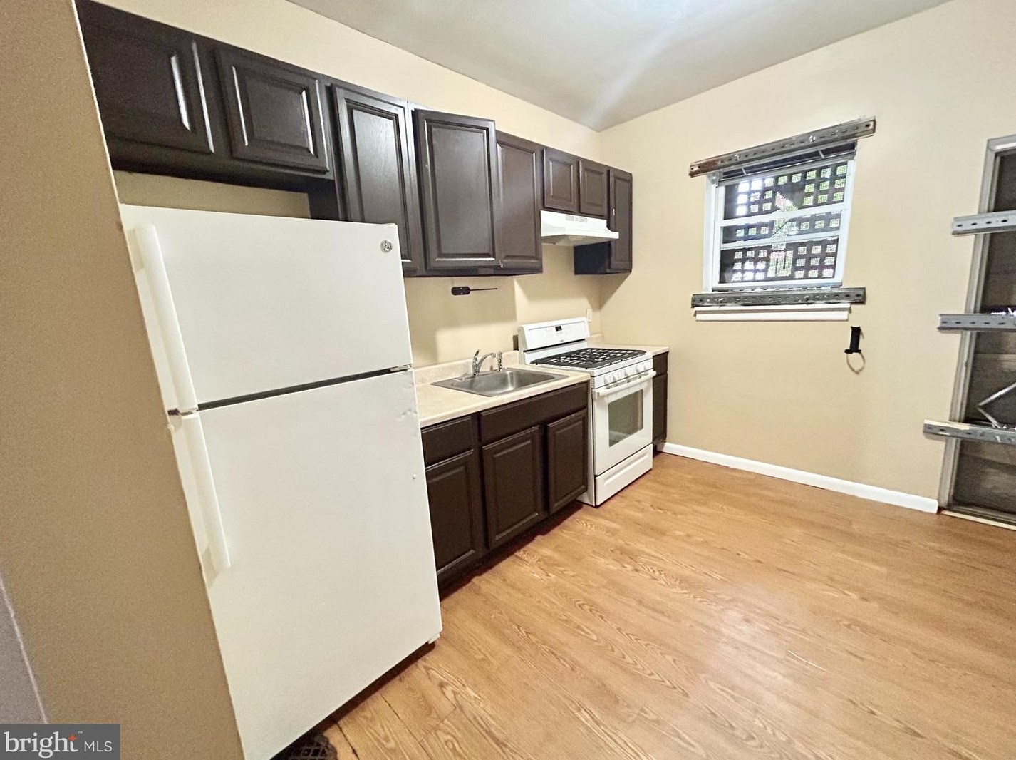 2109 Shields St, Philadelphia PA  19142-1611 exterior