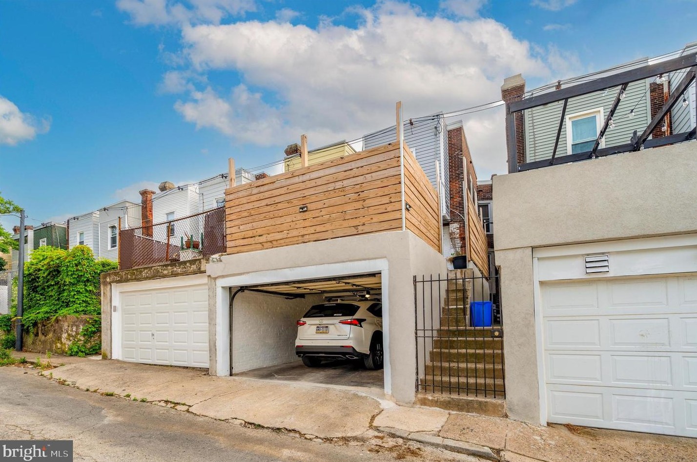 1113 Divinity St, Philadelphia PA  19143-4301 exterior
