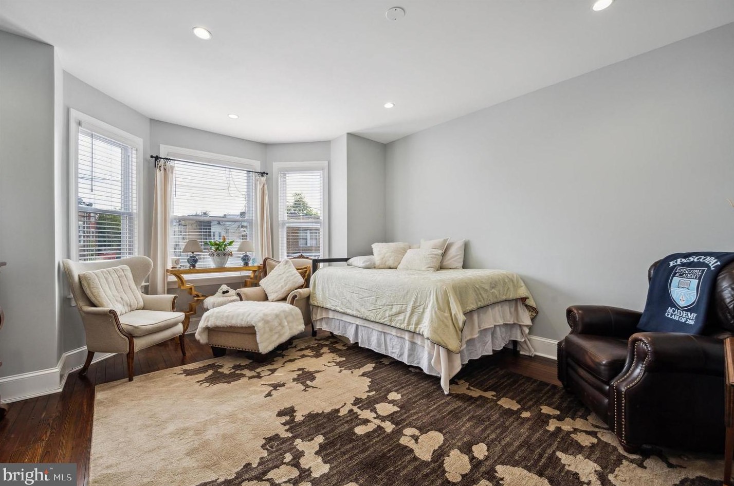 1113 Divinity St, Philadelphia PA  19143-4301 exterior
