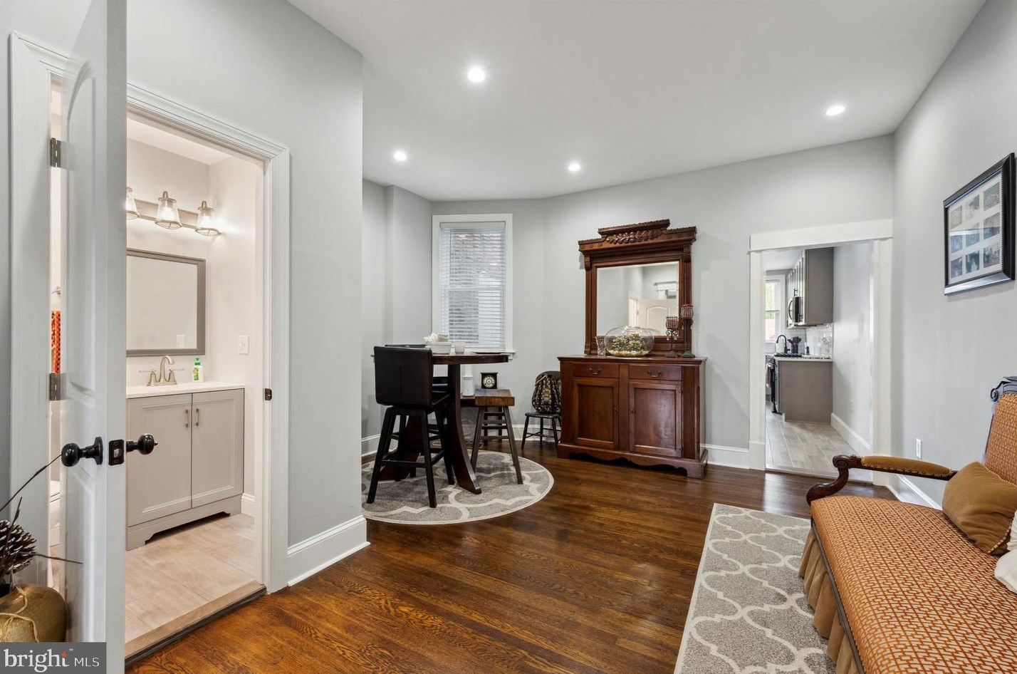 1113 Divinity St, Philadelphia PA  19143-4301 exterior