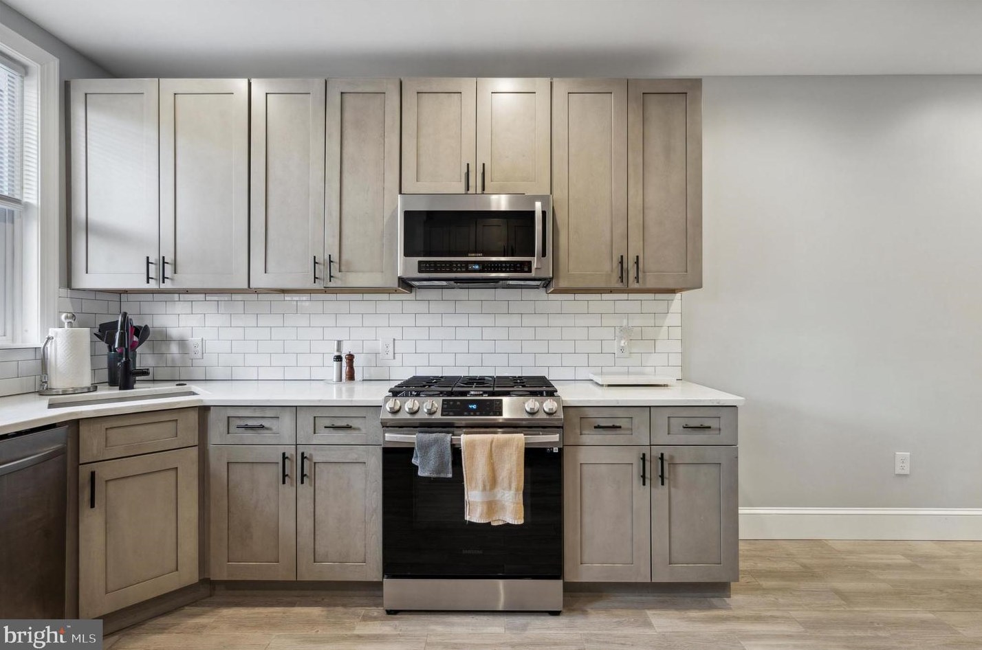 1113 Divinity St, Philadelphia PA  19143-4301 exterior