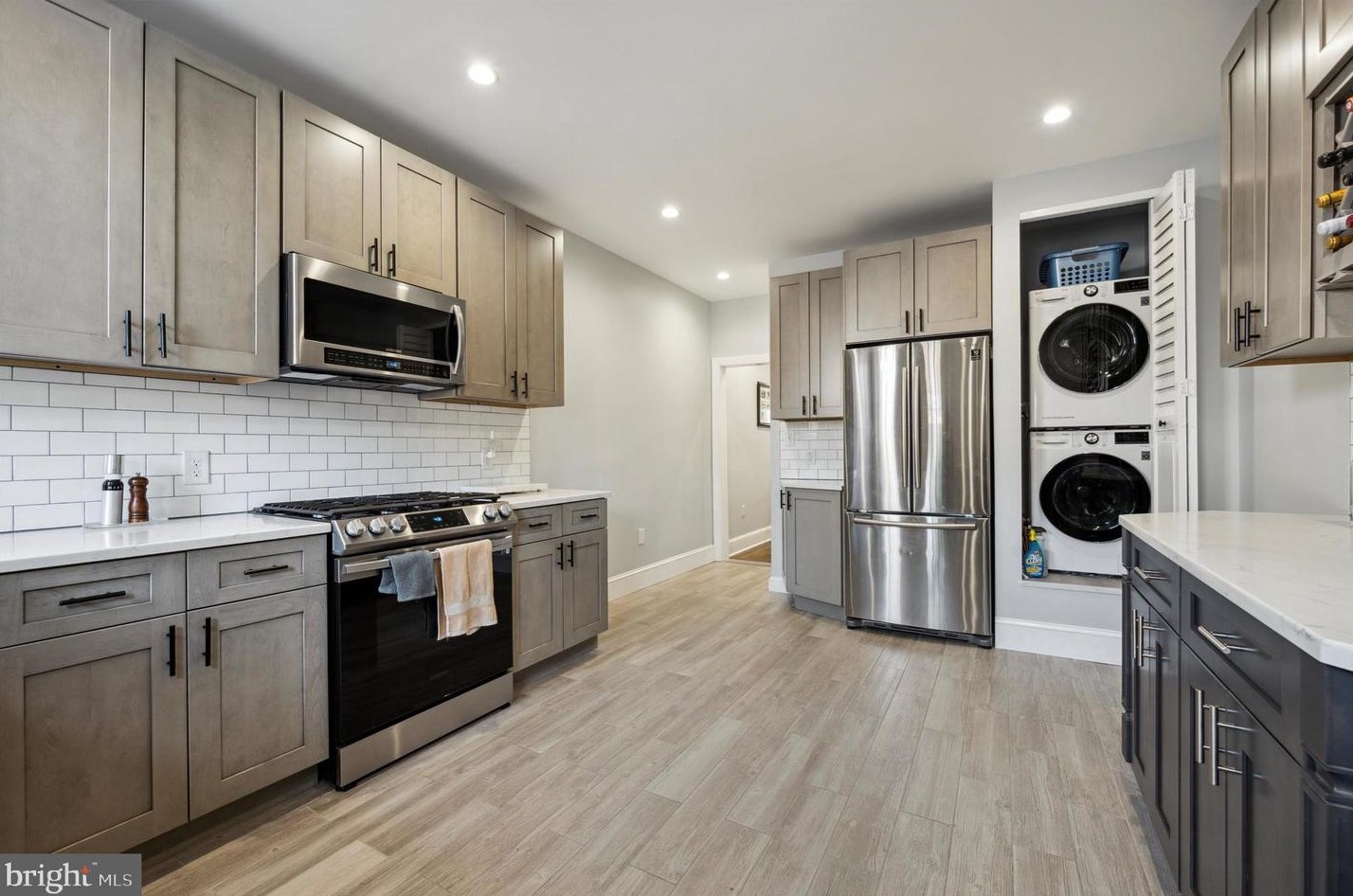 1113 Divinity St, Philadelphia PA  19143-4301 exterior