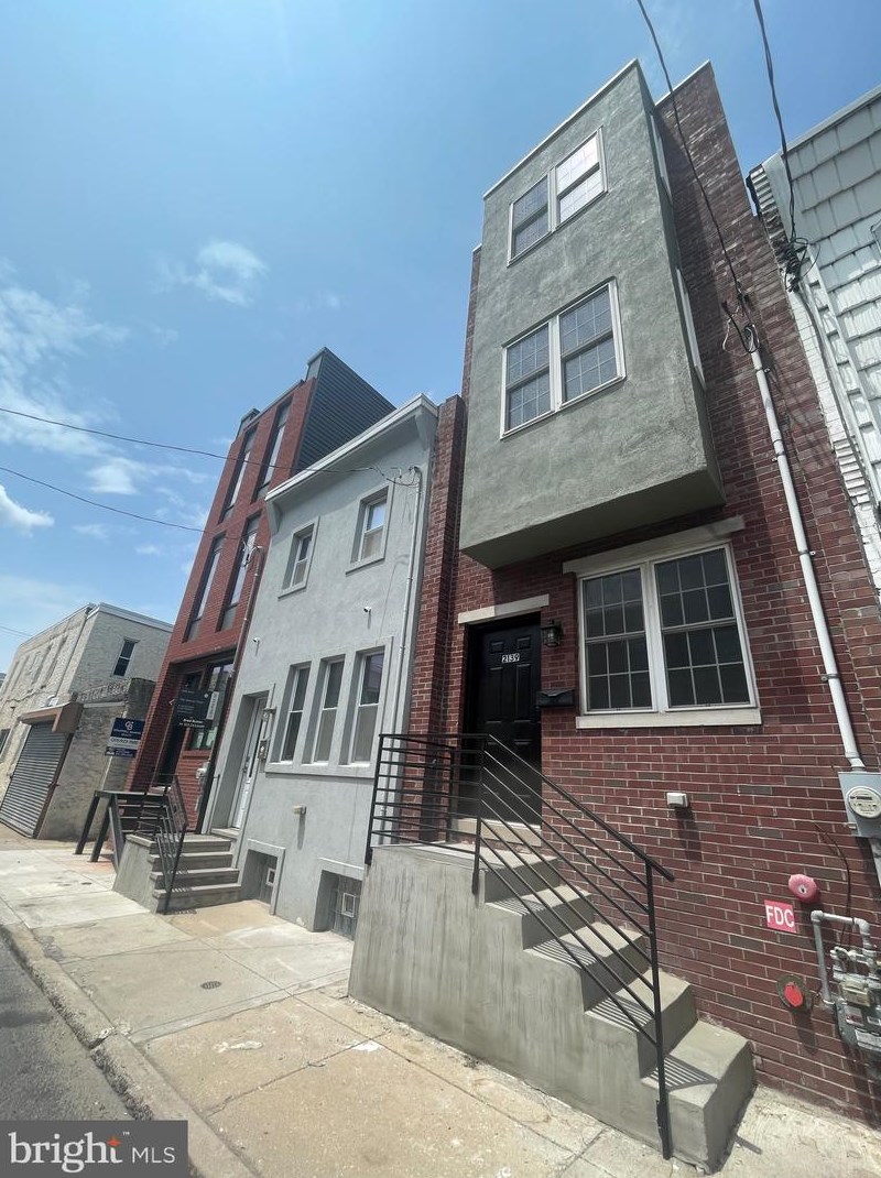 2139 Latona St, Philadelphia, PA 19146