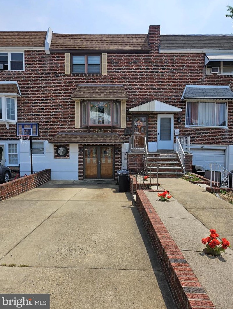 2837 Tremont St, Philadelphia, PA 19136-1024