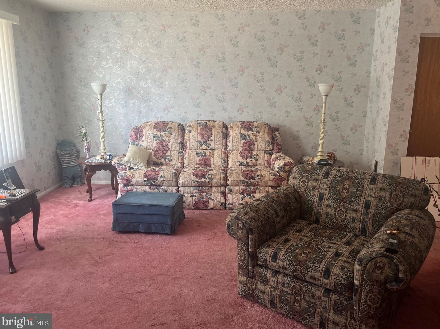 12426 Sweet Briar Rd, Philadelphia, PA 19154-1318