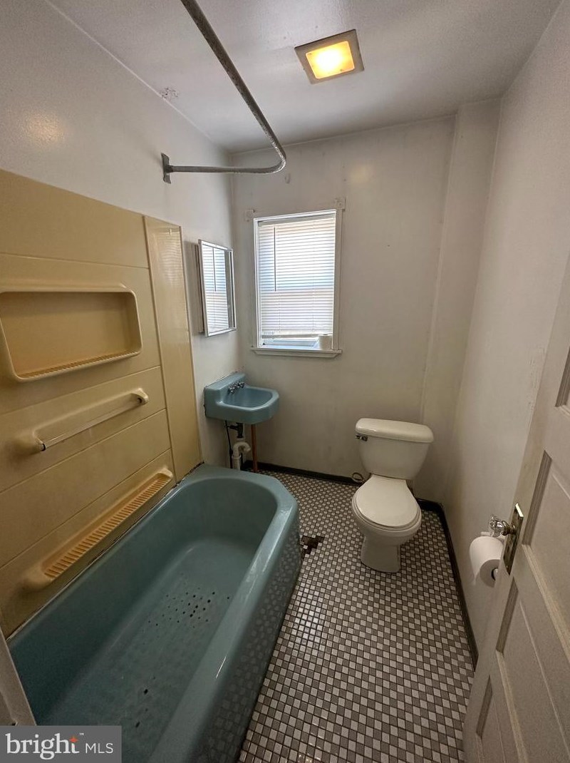 6522 Tulip St, Philadelphia PA 19135-2824 exterior