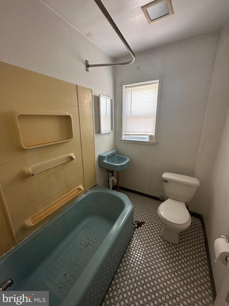 6522 Tulip St, Philadelphia PA 19135-2824 exterior