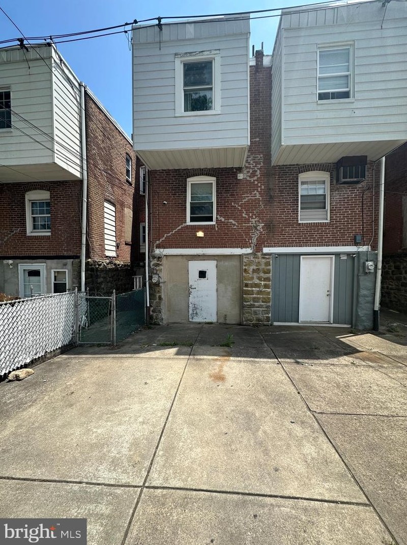 6522 Tulip St, Philadelphia PA 19135-2824 exterior