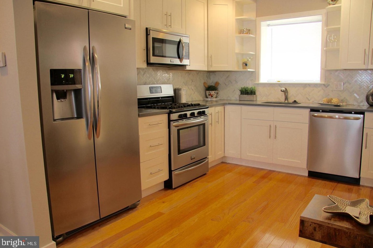 2023 Brown St, Philadelphia PA  19130-2621 exterior