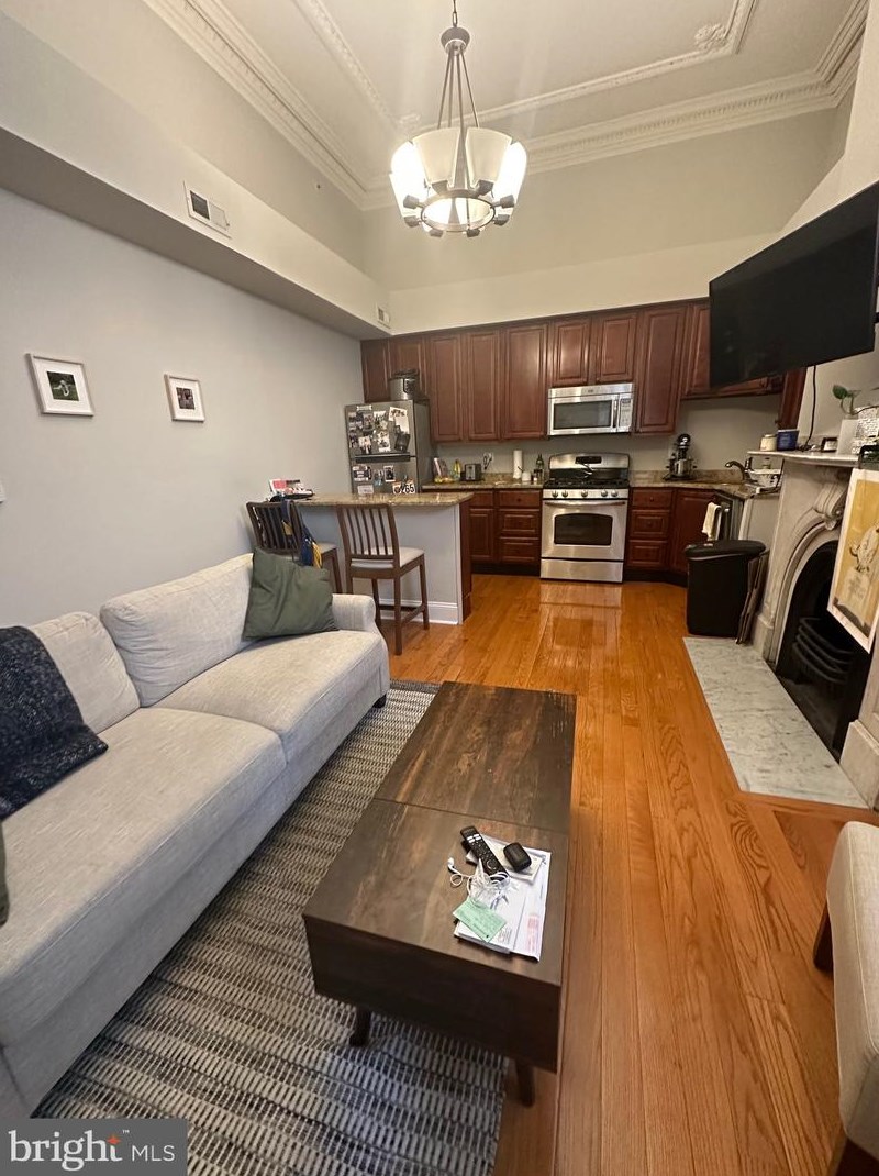 1014 Clinton St #1r, Philadelphia, PA 19107