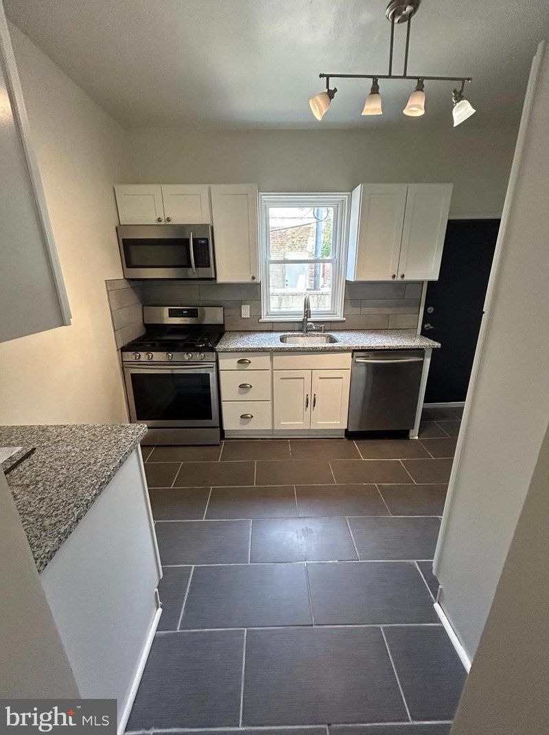 2637 Latona St, Philadelphia PA  19146-3809 exterior