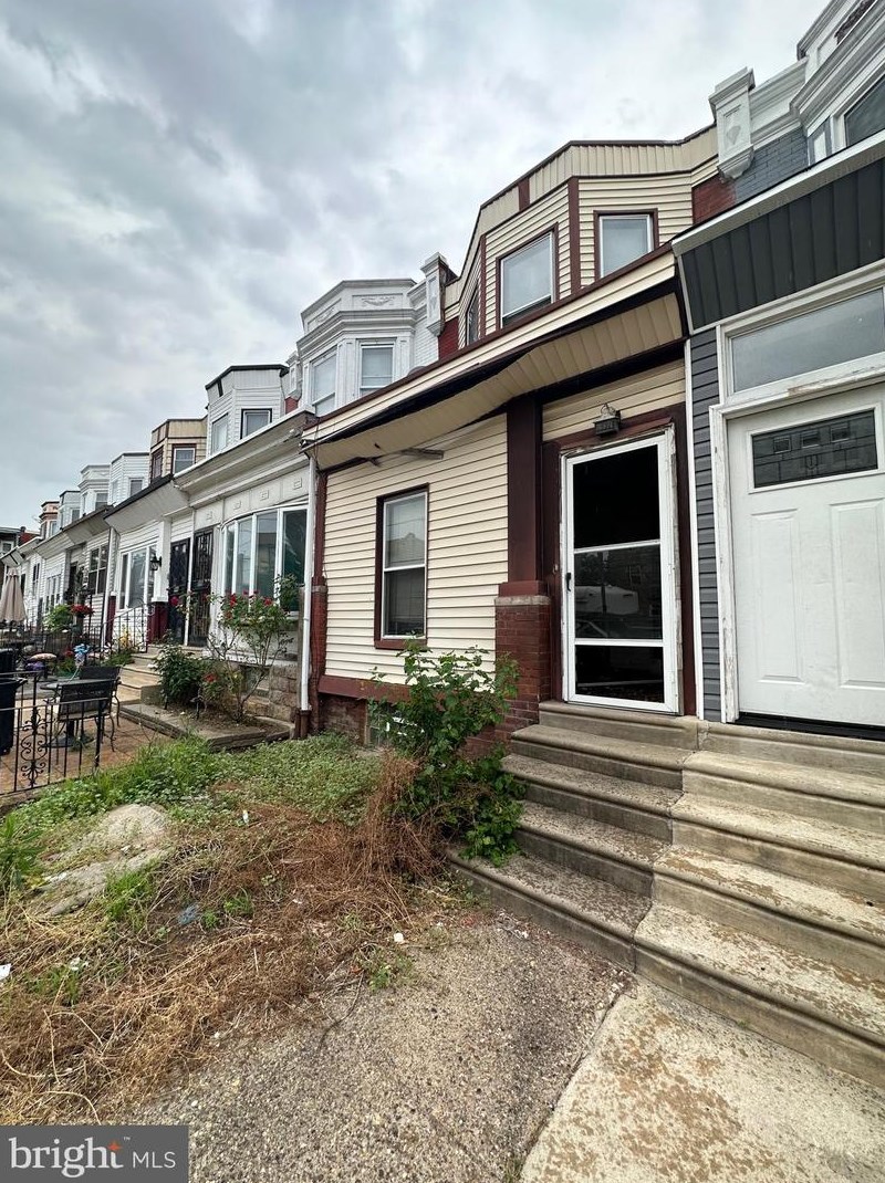 1537 Wanamaker St, Philadelphia, PA 19131-3827