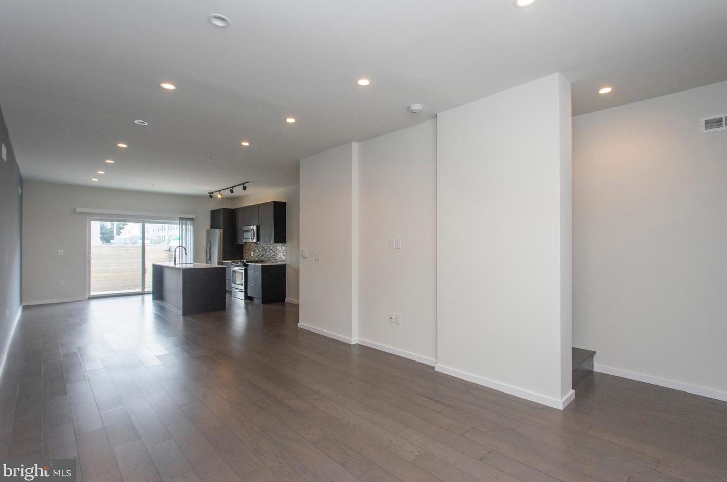 527 Jefferson St, Philadelphia PA  19122-3630 exterior