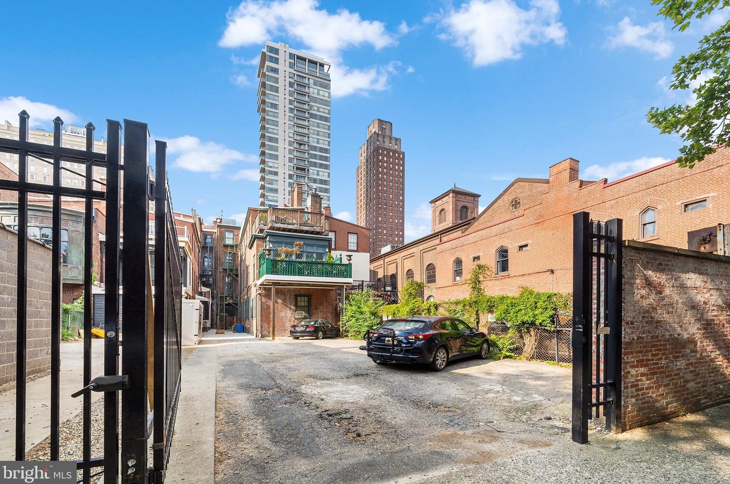 1714 Spruce St, Philadelphia PA  19103-7656 exterior