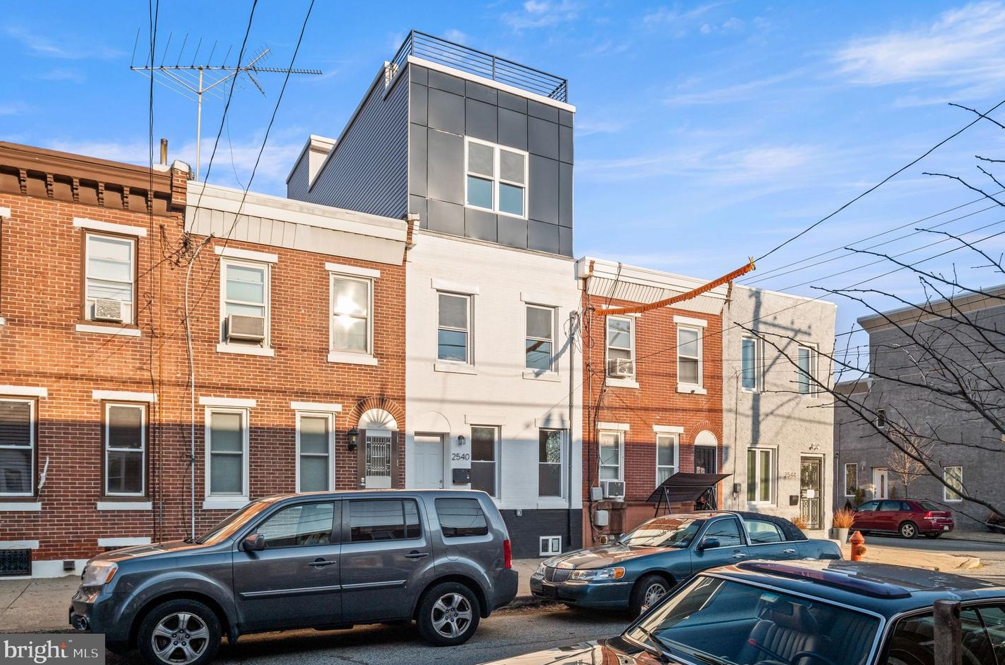 2540 Sepviva St, Philadelphia, PA 19125
