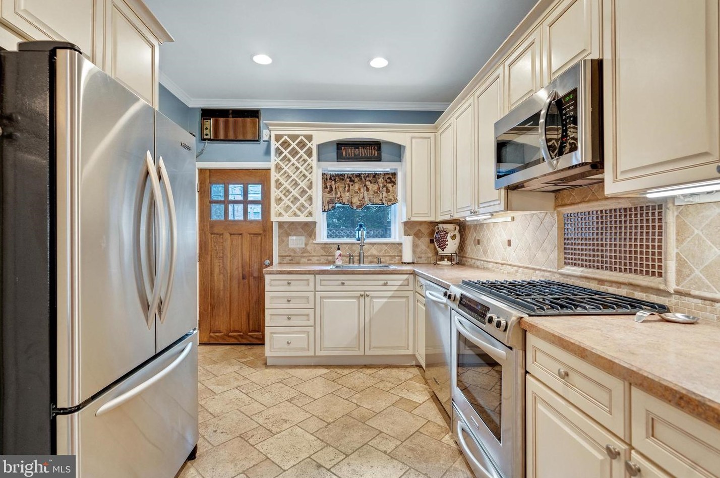 2446 Lambert St, Philadelphia PA  19145-4212 exterior