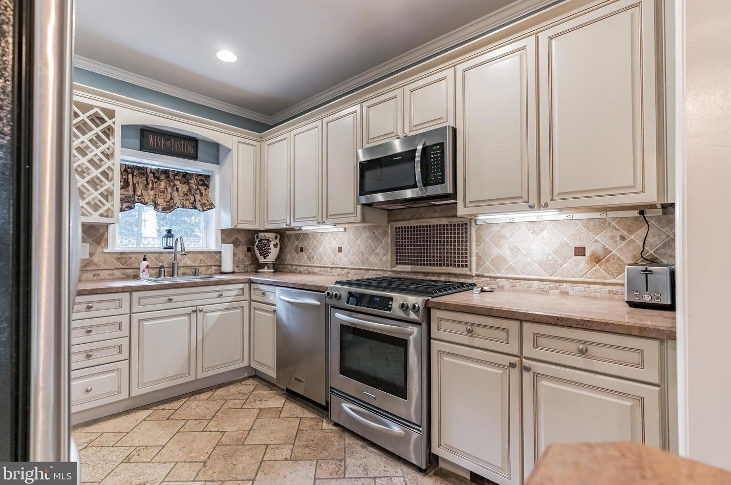 2446 Lambert St, Philadelphia PA  19145-4212 exterior