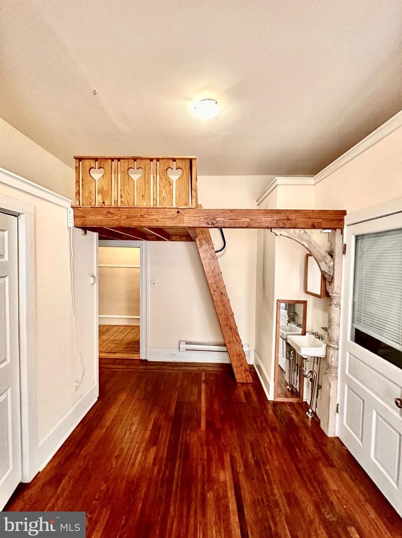 116 W Apsley St #1b, Philadelphia, PA 19144