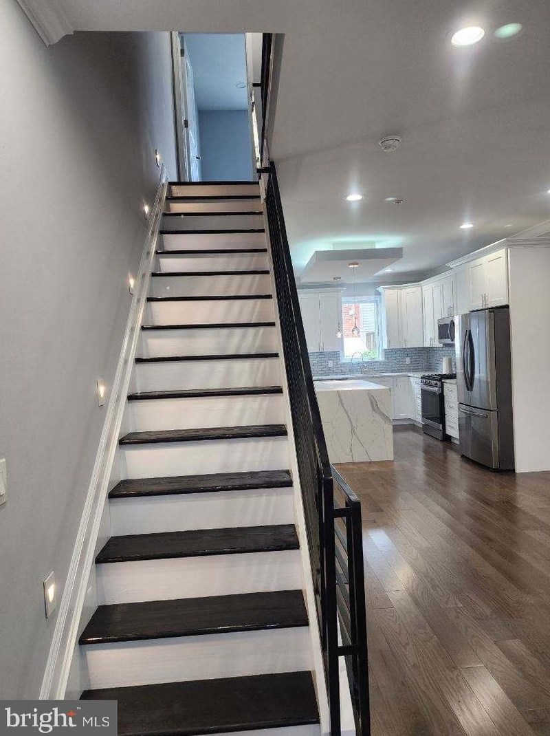 619 Hoffman St, Philadelphia, PA 19148-2405