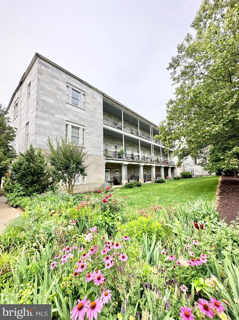 1 Academy Cir Apt 201, Philadelphia, PA 19146