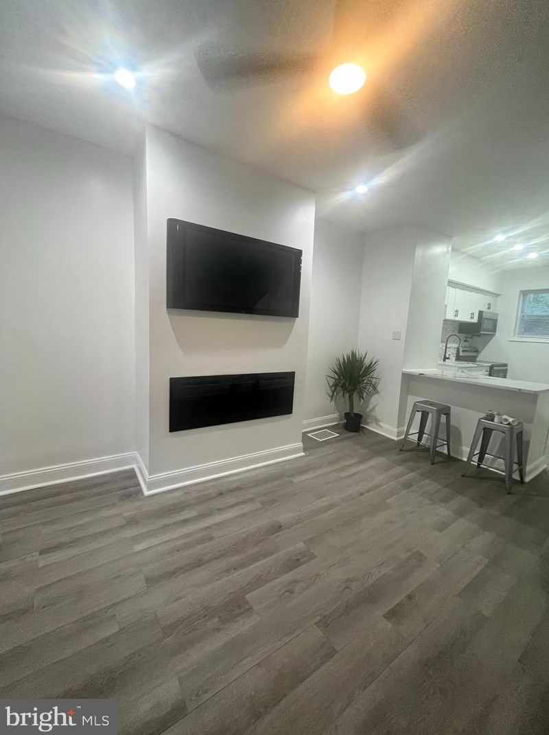 161 Dearborn St, Philadelphia, PA 19139-2741