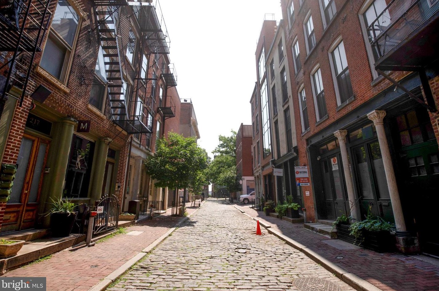 217 Church St, Philadelphia PA  19106-4539 exterior