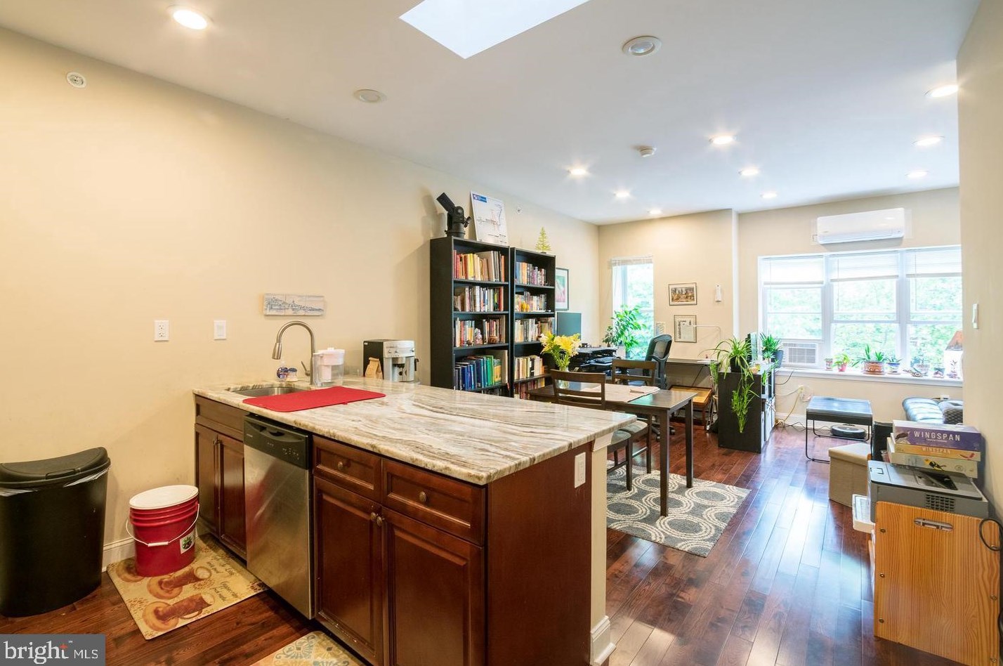 4633 Walnut St, Philadelphia, PA 19139-4402