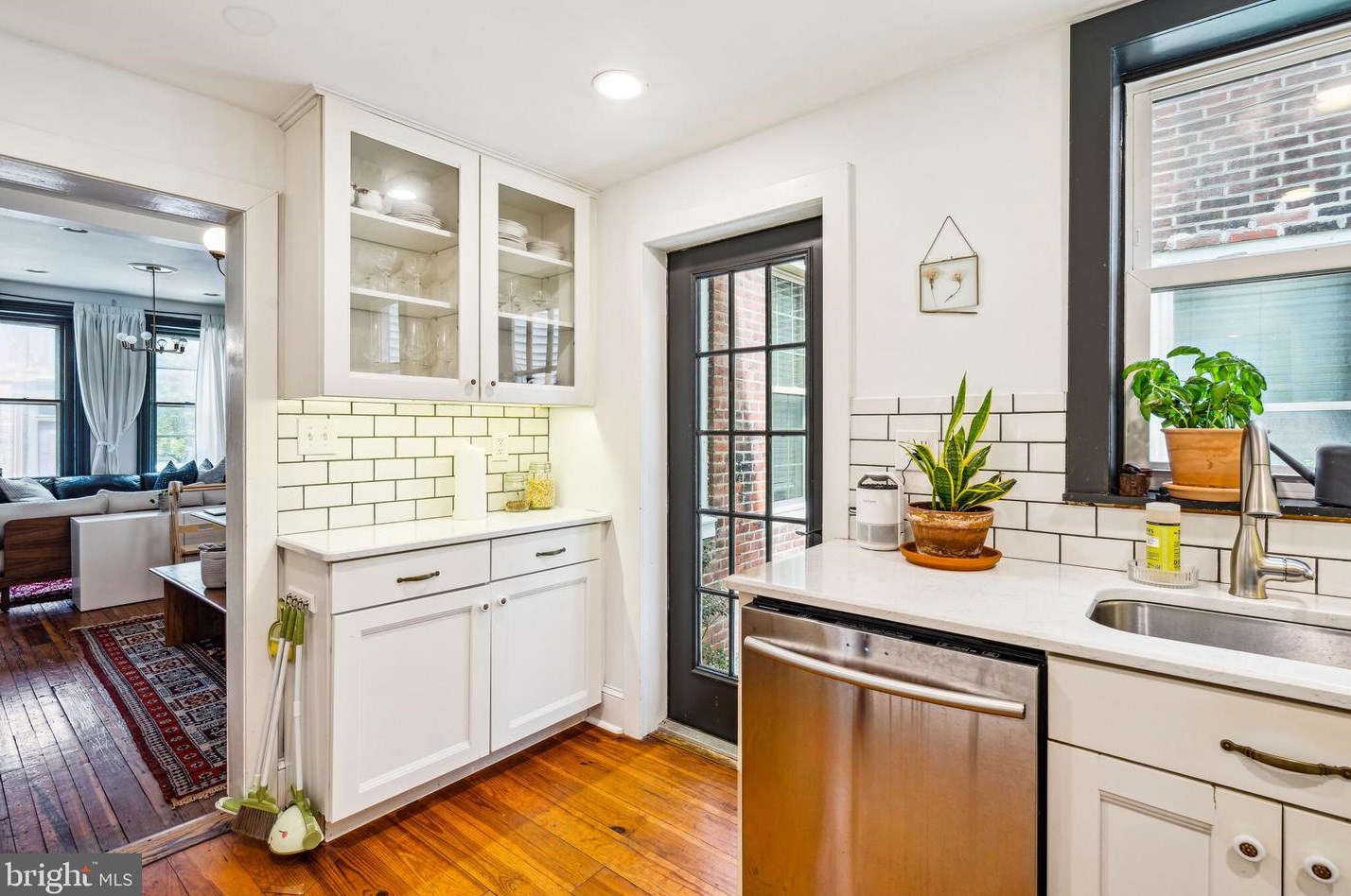 240 Fairmount Ave, Philadelphia PA  19123-2928 exterior