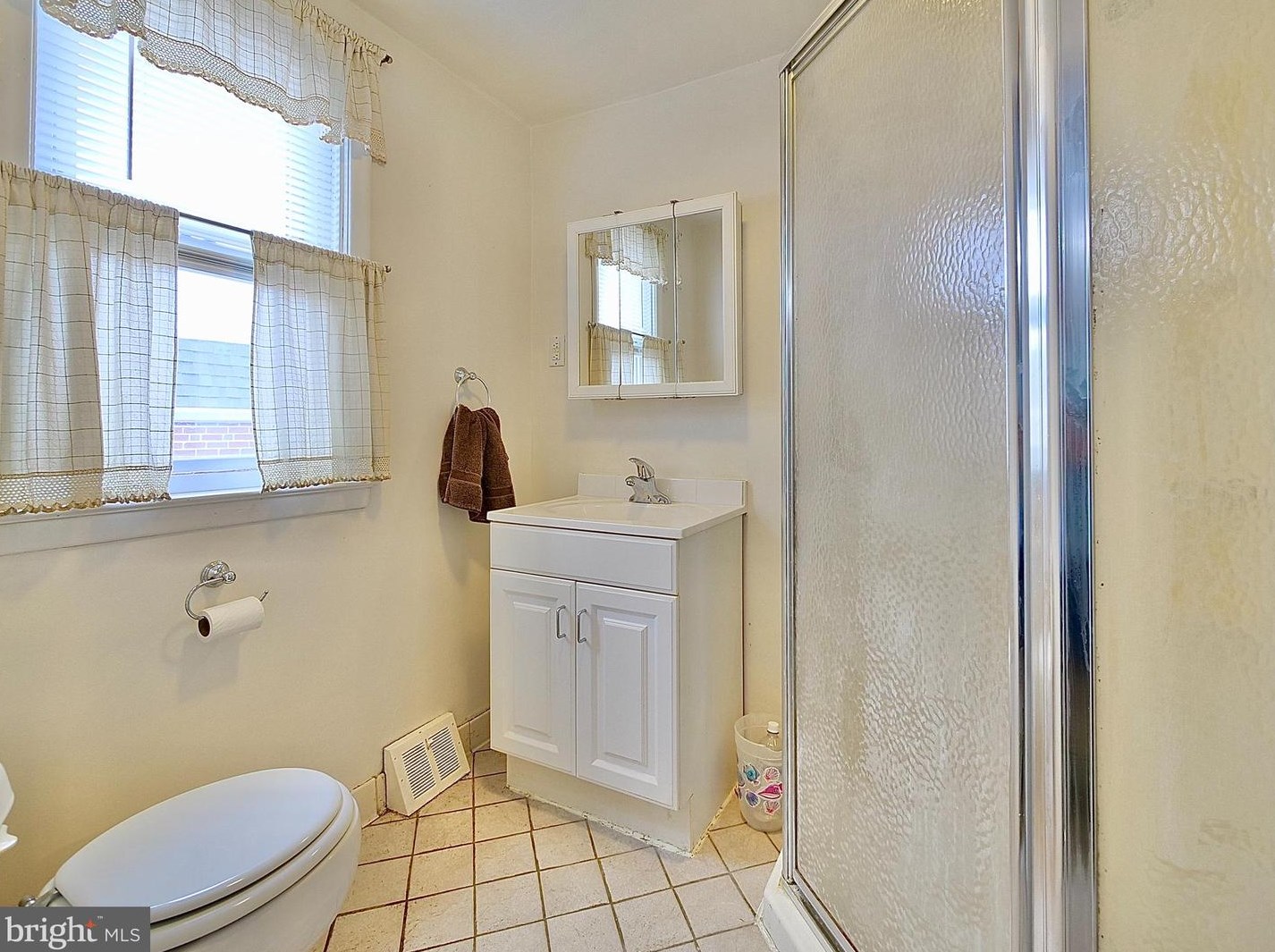 523 Wartman St, Philadelphia PA  19128-3238 exterior