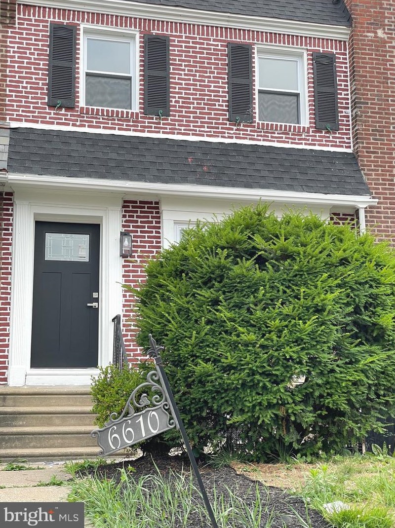 6610 Hollis St, Philadelphia, PA 19138-1926