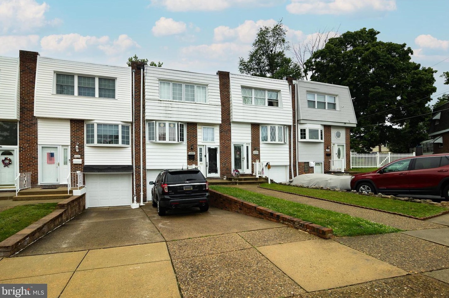 4222 Lawnside Rd, Philadelphia, PA 19154-2804