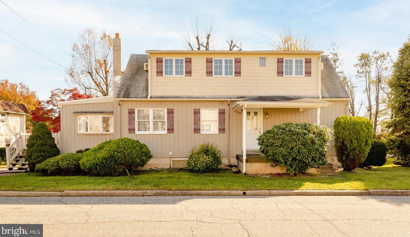 9301 Edmund St, Philadelphia, PA 19114-4005