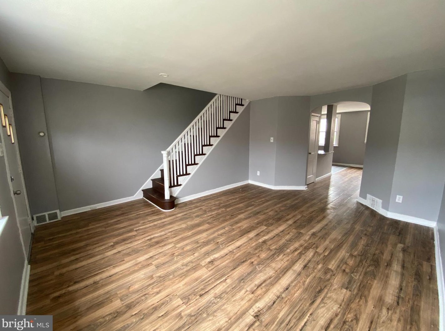 6609 Akron St, Philadelphia, PA 19149-2327