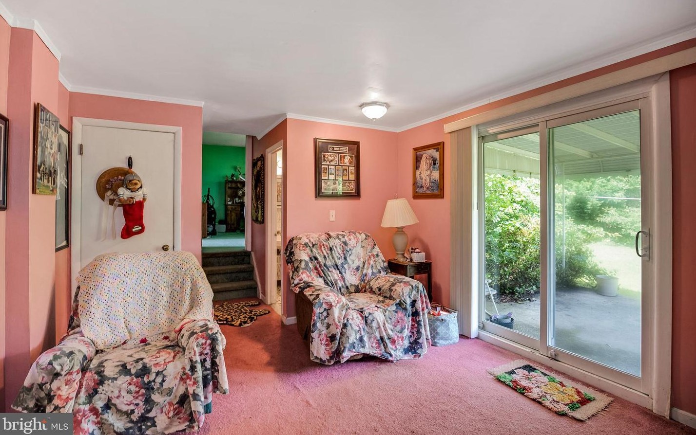 597 Paoli Ave, Philadelphia PA 19128-4328 exterior