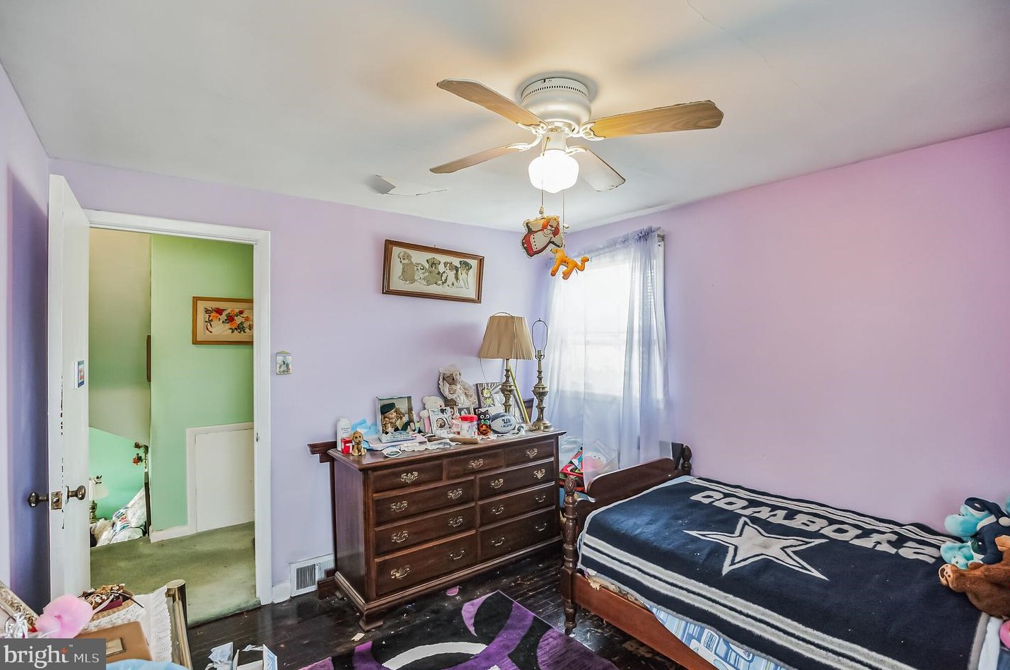 597 Paoli Ave, Philadelphia PA 19128-4328 exterior