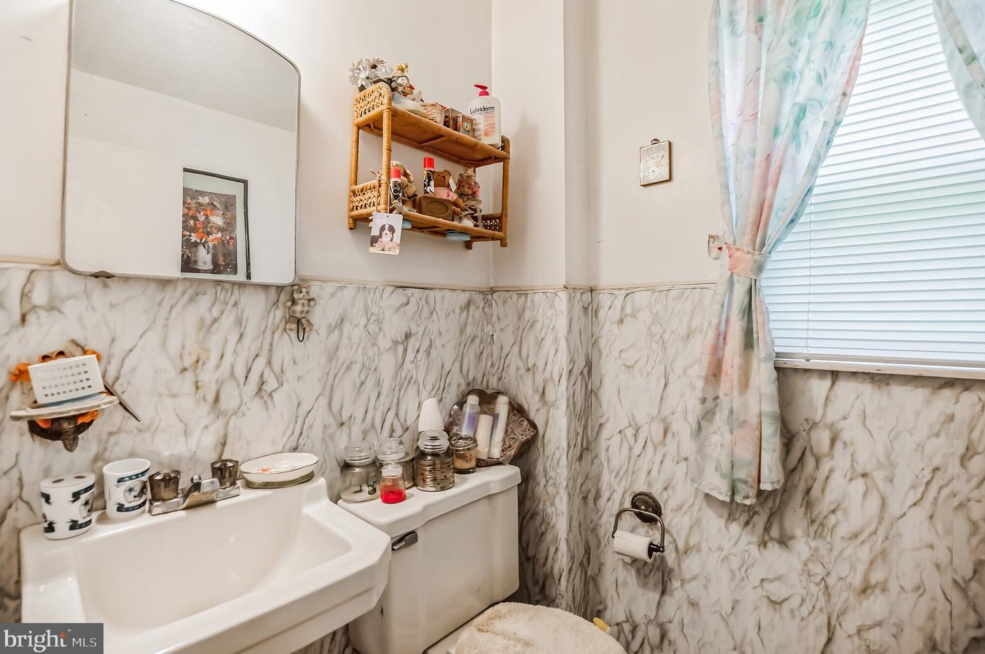 597 Paoli Ave, Philadelphia PA 19128-4328 exterior