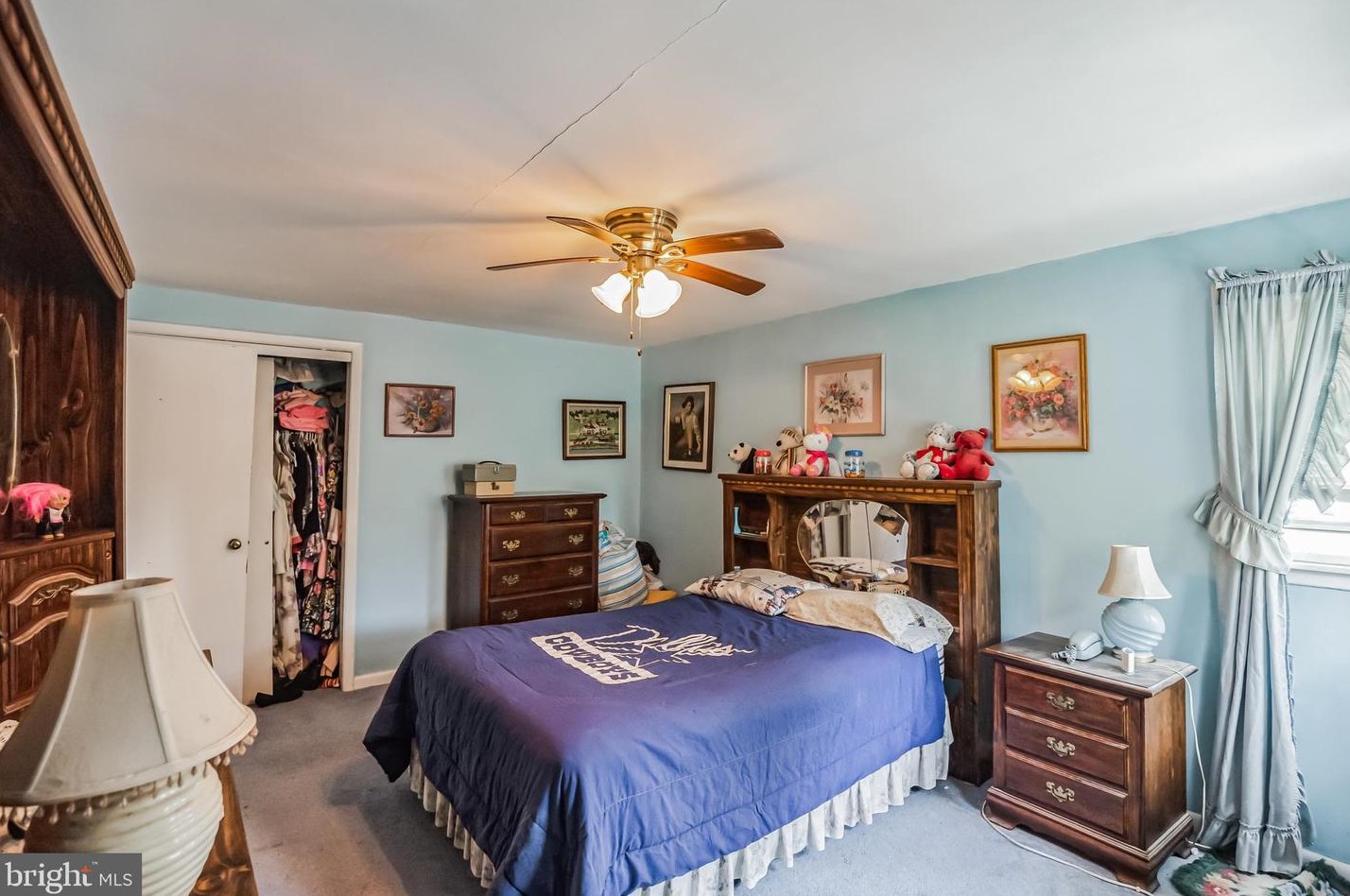 597 Paoli Ave, Philadelphia PA 19128-4328 exterior