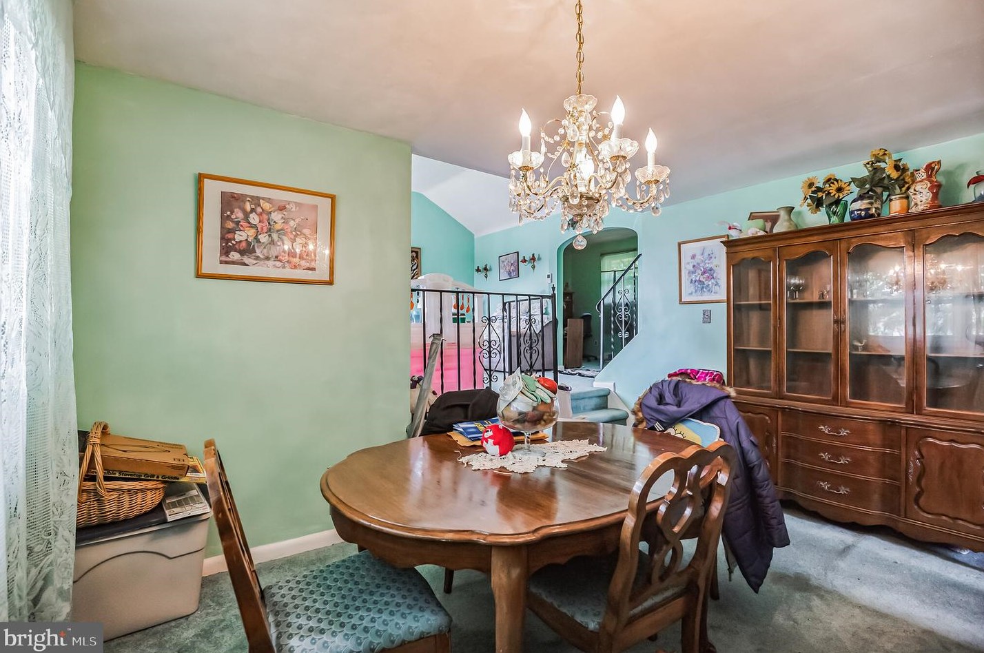 597 Paoli Ave, Philadelphia PA 19128-4328 exterior