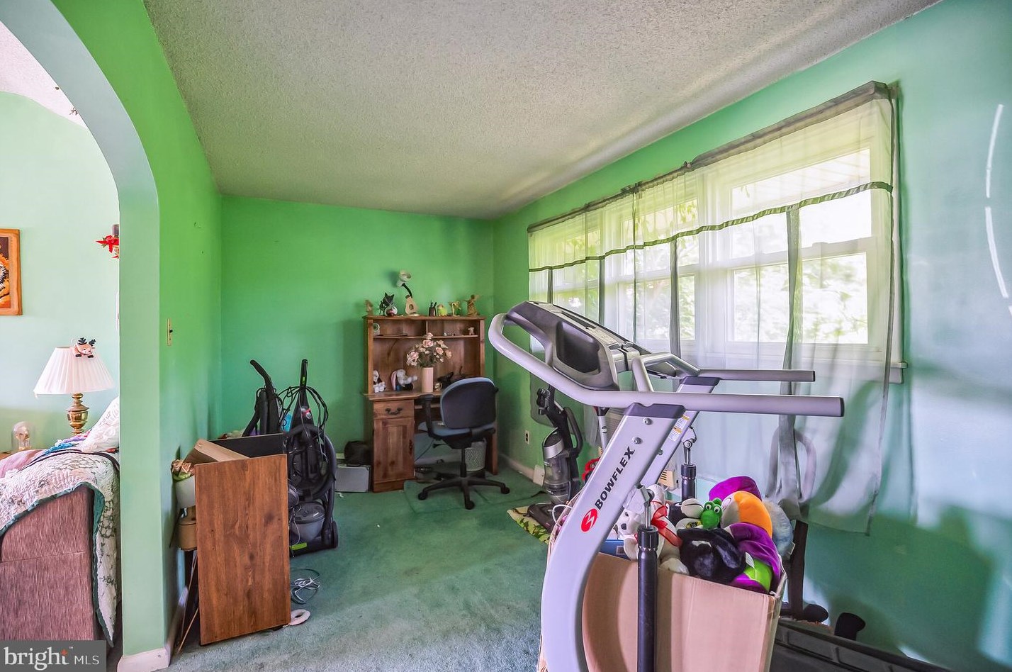 597 Paoli Ave, Philadelphia PA 19128-4328 exterior