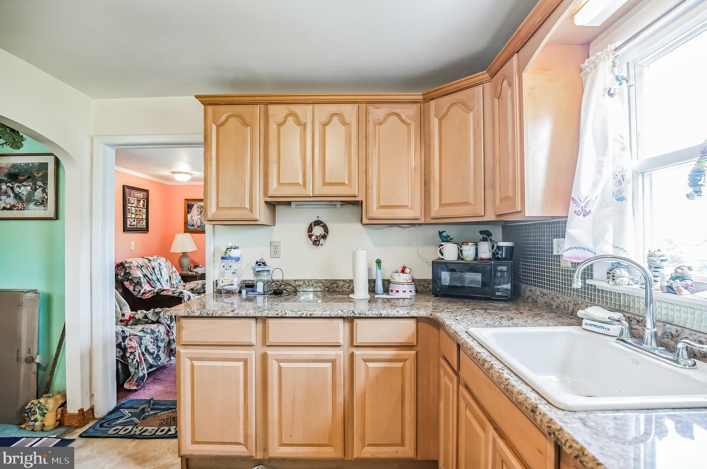 597 Paoli Ave, Philadelphia PA 19128-4328 exterior