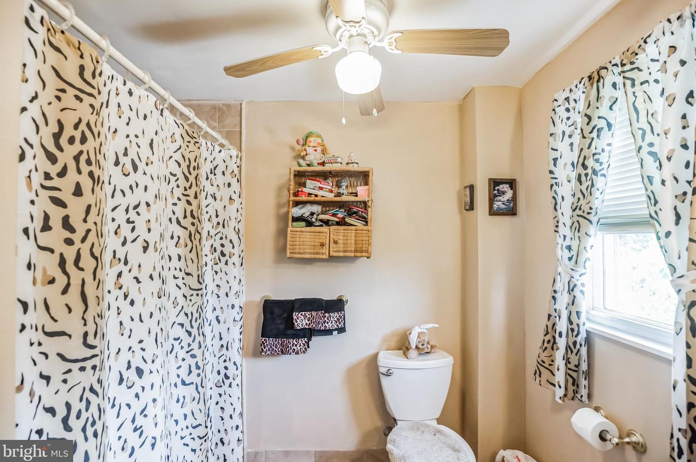 597 Paoli Ave, Philadelphia PA 19128-4328 exterior